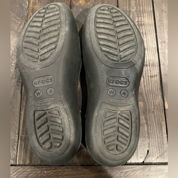 Girl's Crocs - Picture 3 of 3